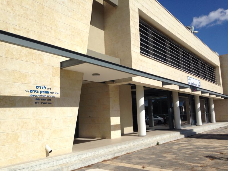 בניין לנדס: רוח וחברה